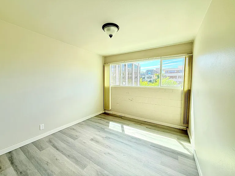 219 Queen Anne Ave N — Photo 6