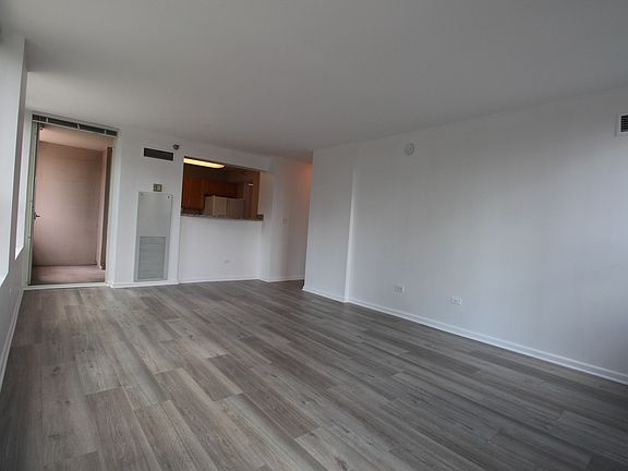 4th image of 345 N La Salle Dr APT 1603