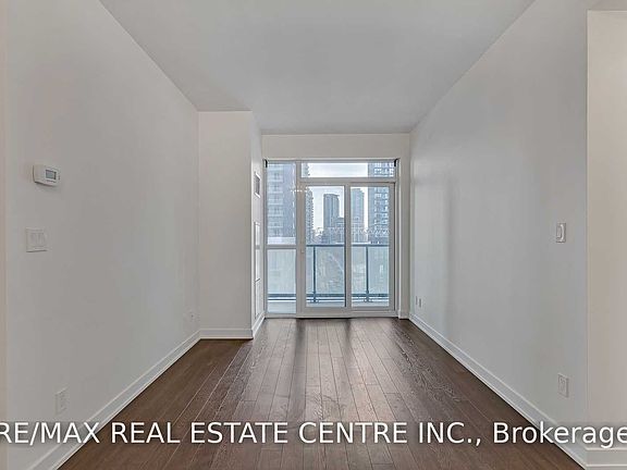 4th image of 30 Ordnance St #706