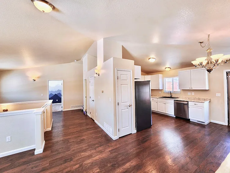 This is a very nice and clean rental home for you to stay.