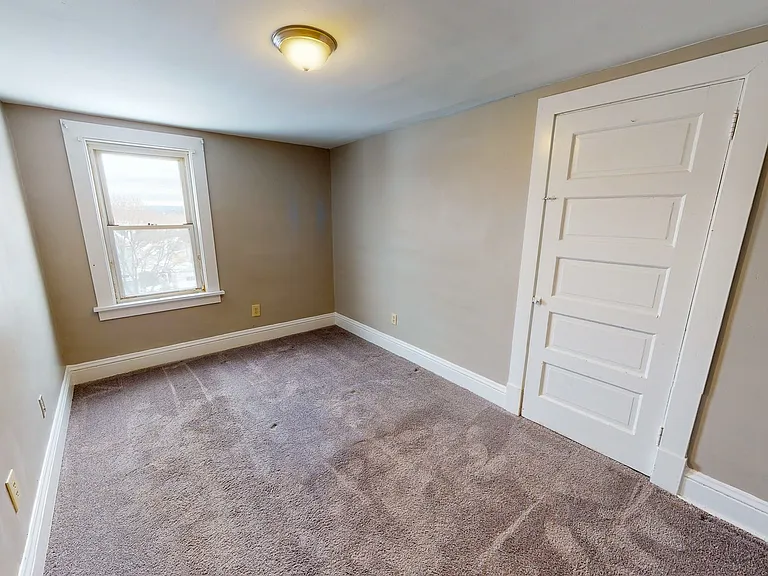 208 S 5th St — Photo 9