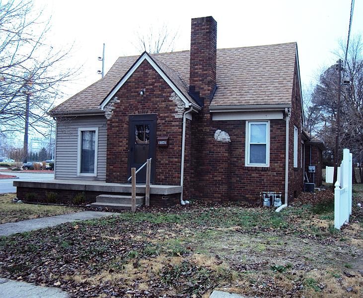 1st image of 1561 Henning Ave