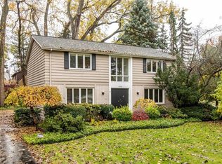 20450 Shelburne Rd, Shaker Heights, OH 44122