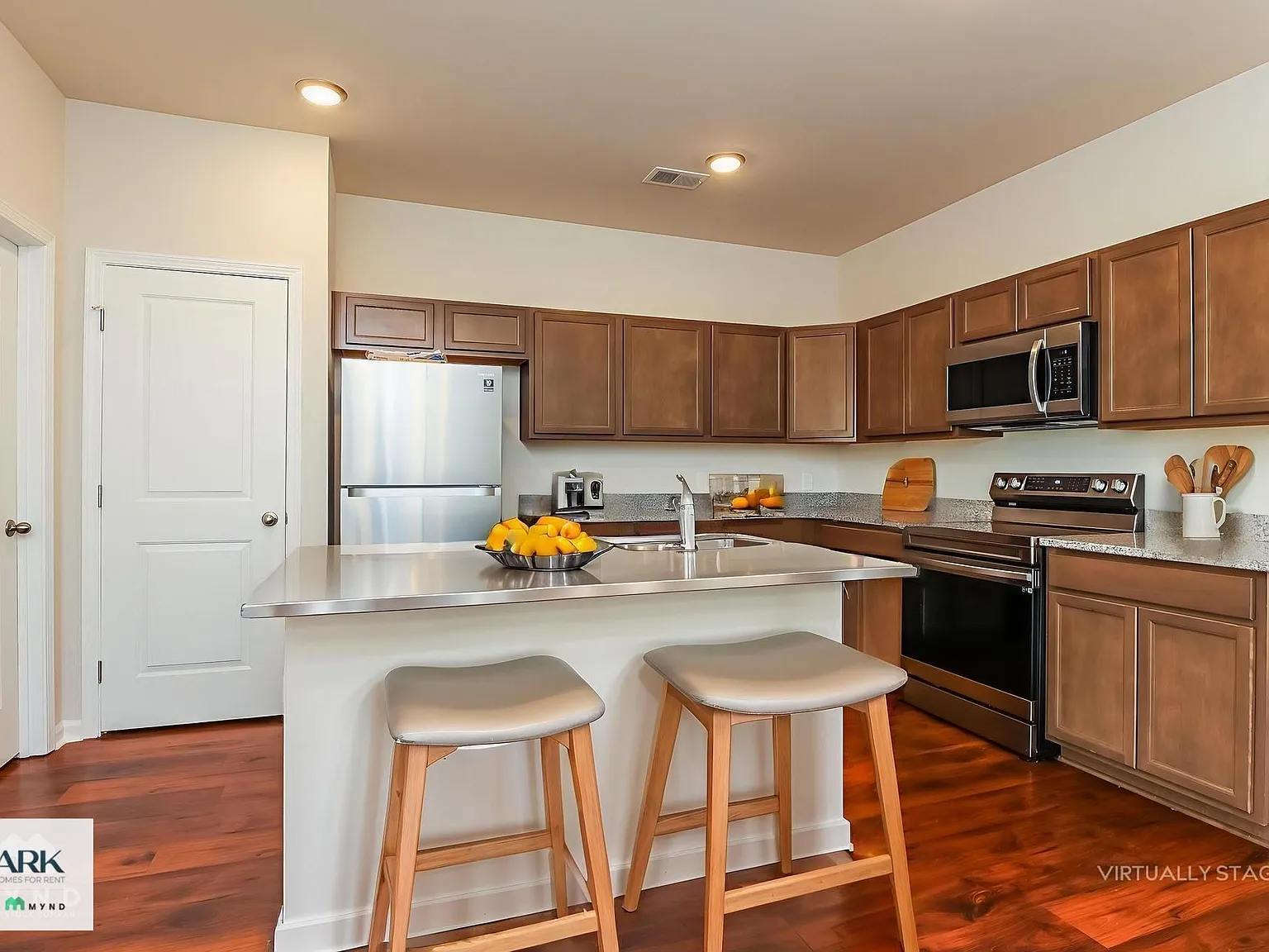 3 bed, 2.5 bath, 1315 sqft, $1,849 — Photo 3