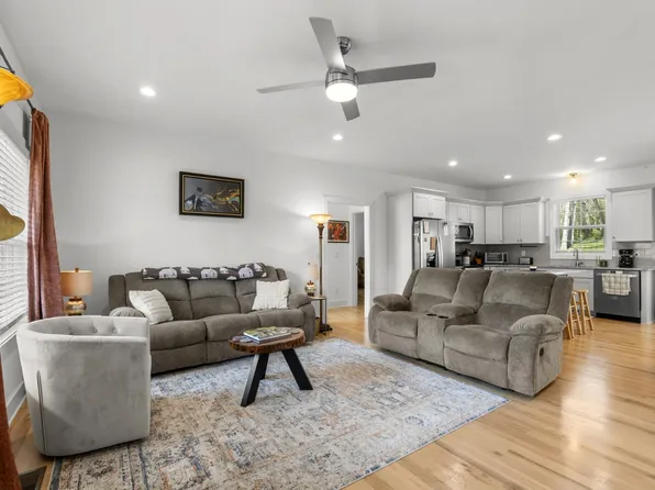 521 Lewis Ln, Charlotte, TN 37036