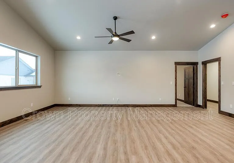 4032 Snowberry Ave — Photo 33