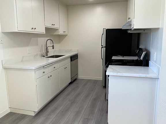 4th image of 3224 Palos Verdes Ct #305