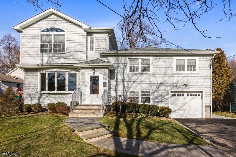 1st image of 18 Hawthorne Dr