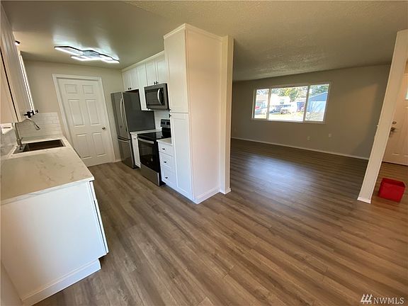 5th image of 22106 42nd Ave E