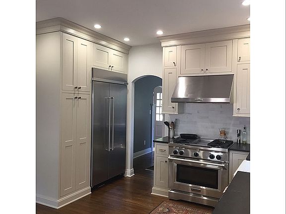 2nd image of 2247 Woodford Pl