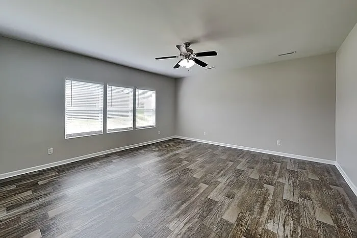 807 Dantzler Ct — Photo 5