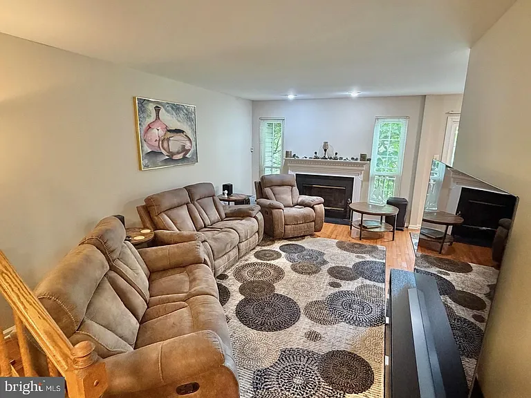 335 Danbury Ct #335 — Photo 13