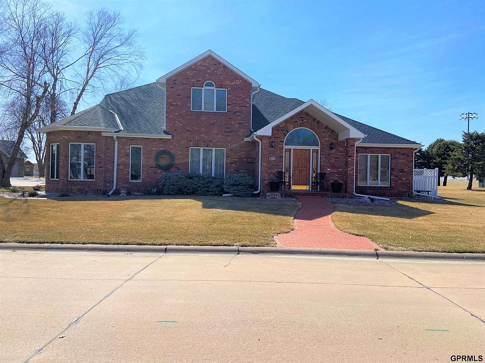 1st image of 813 Parkview Dr