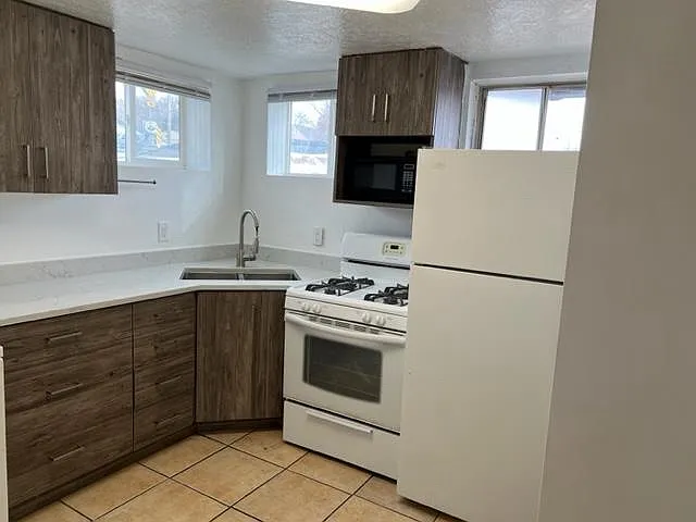 3998 S Orchard Ave #B — Photo 4