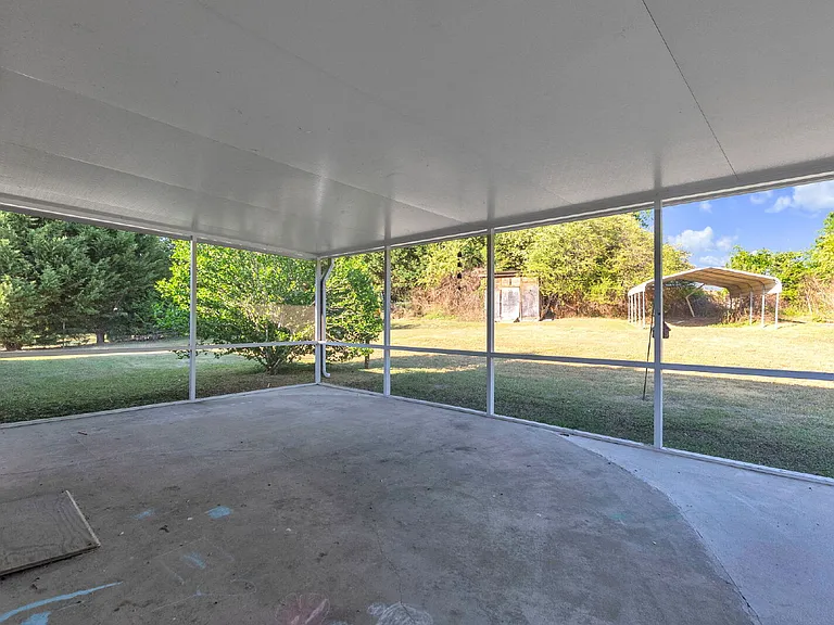 4 Dickens Ln — Photo 22