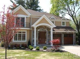 14 Crosshill Rd, Eastchester, NY 10709