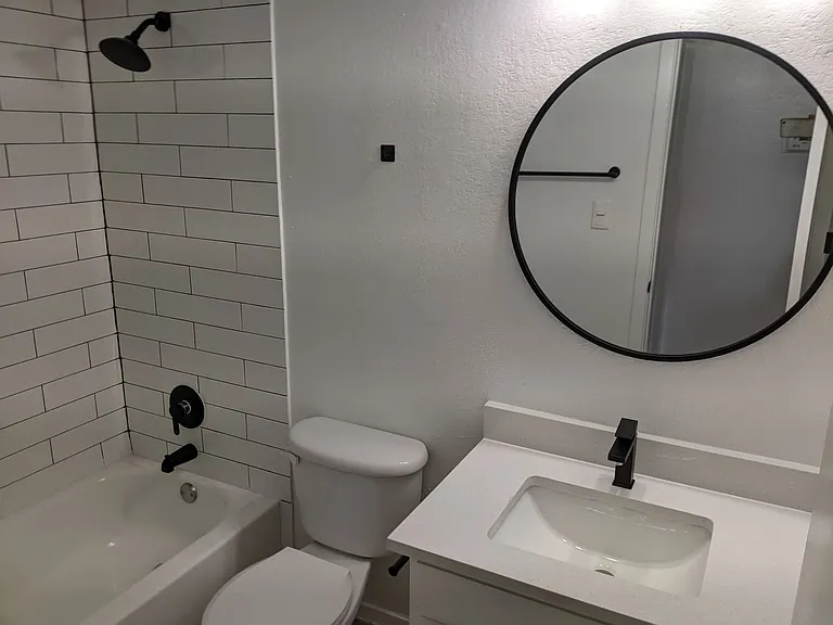Townhollow Apartments — Photo 27