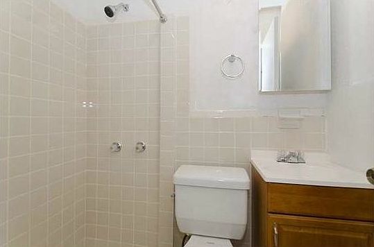 5th image of 320 NE 162nd St
