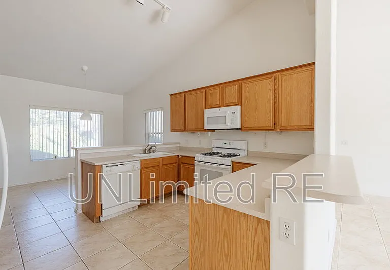 1865 W Wagon Wheel Rd — Photo 7