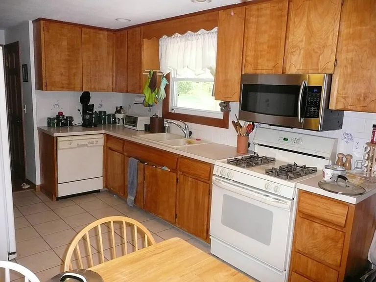 1 Cayuga Dr — Photo 12