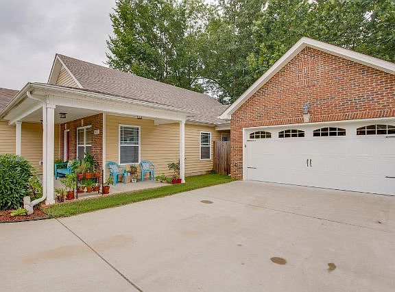 2nd image of 423 Lillie Belle Ln