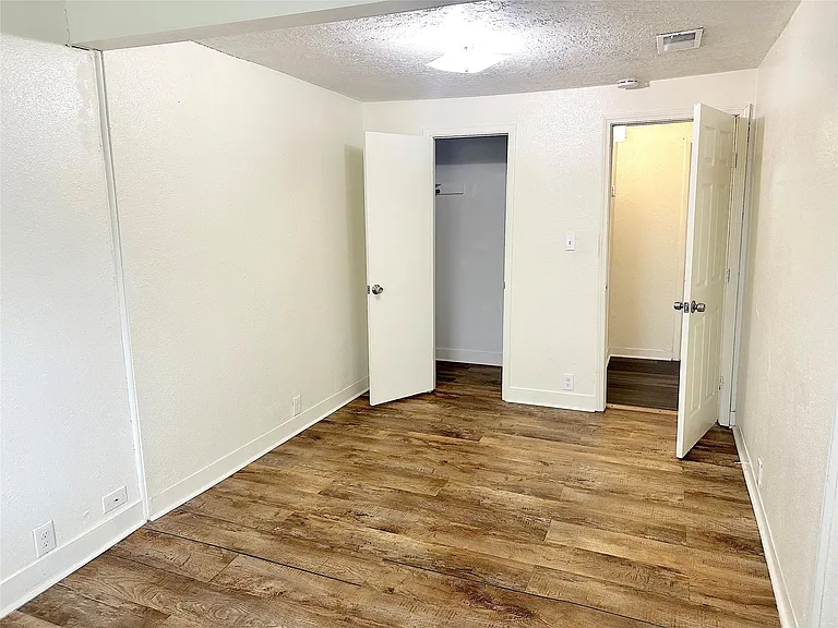 1005 Avenue E 1/2 — Photo 21