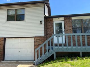 525 Mockingbird St #B, Troy, IL 62294