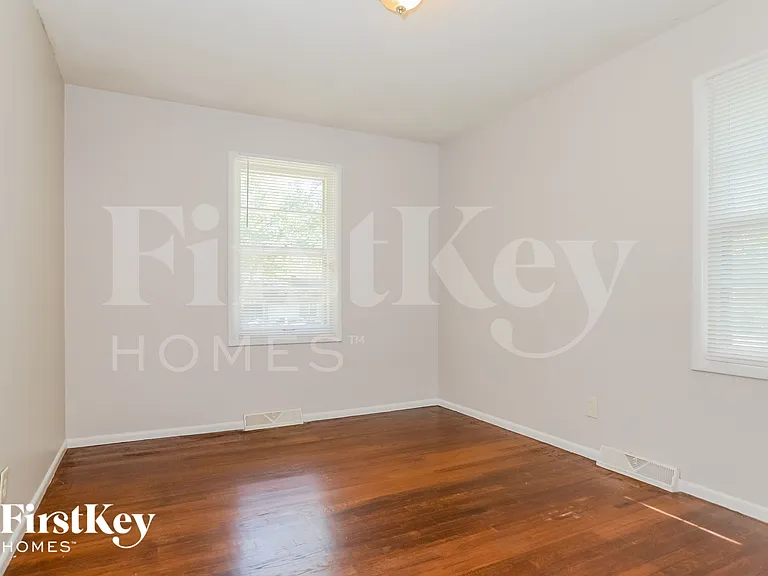 8305 E 110th St — Photo 11