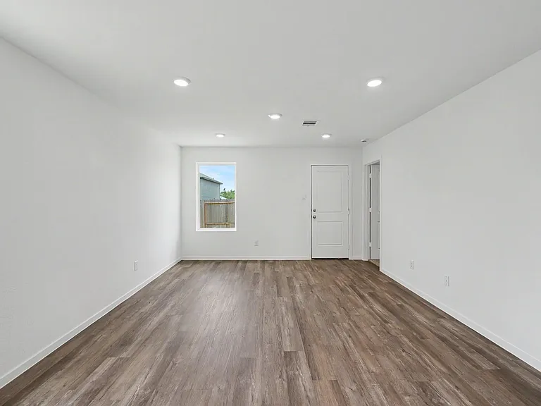 40839 Hawthorne Glades St — Photo 15