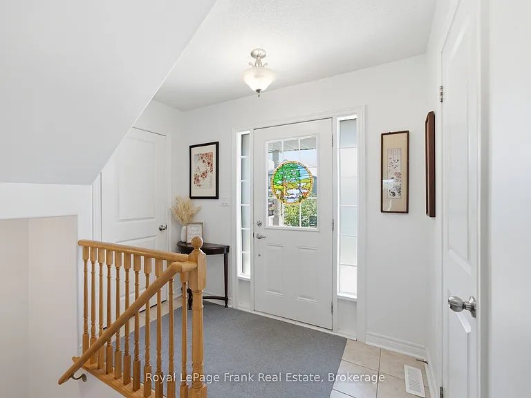 26 Fallingbrook Cres — Photo 5
