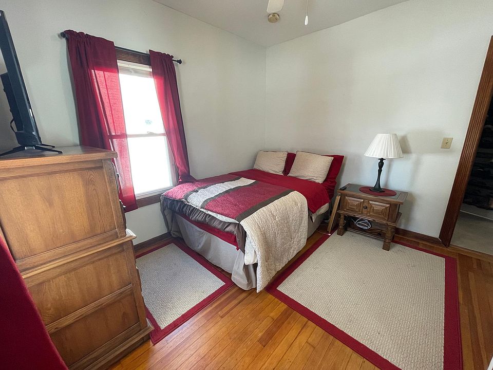 2nd image of 16 Nichols St Floor 1