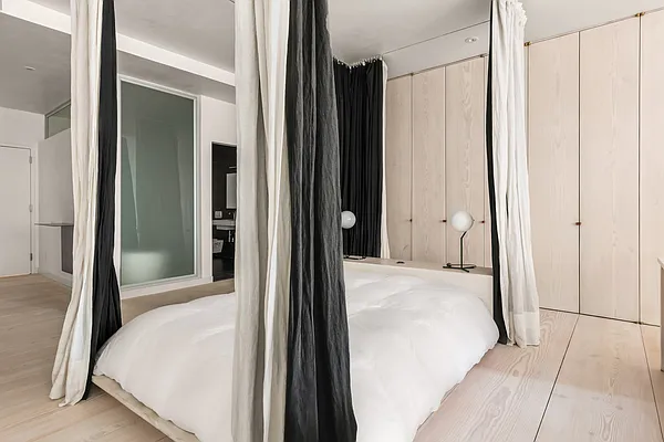 Sold by OFFICIAL | media 7