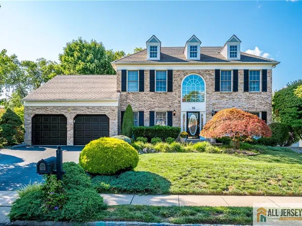 25 Dickinson Rd, Kendall Park, NJ 08824