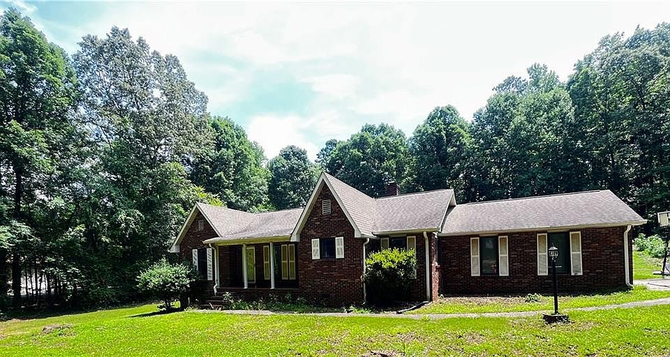 1st image of 760 Pine Needle Rd