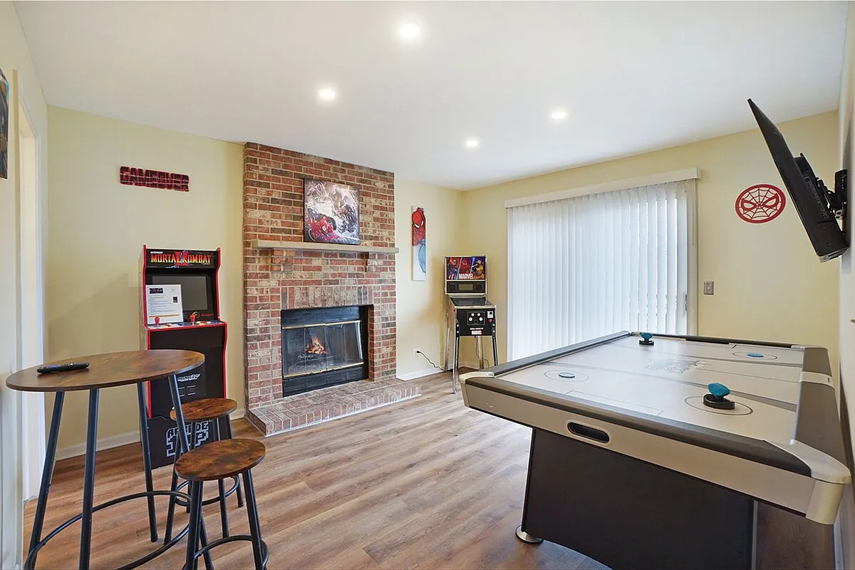 Living Room - 303 Danbury Dr #ID1285015P