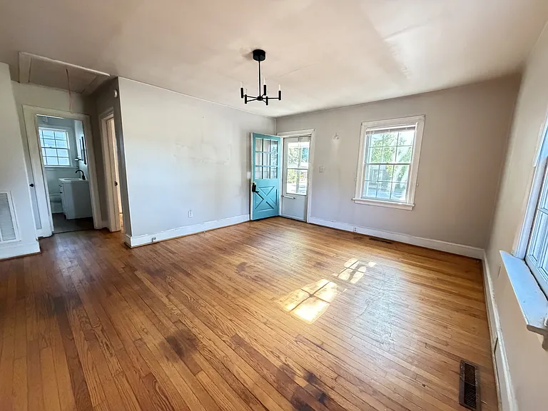 3885 McWhorter St — Photo 8