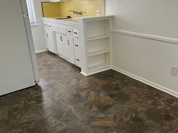 3rd image of 6759 Yucca St APT 2