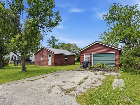 2435 53rd St #A, Moline, IL 61265