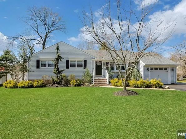 205 Rockland Ave, River Vale, NJ 07675