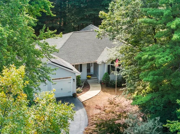 1 Simmons Pl, East Bridgewater, MA 02333