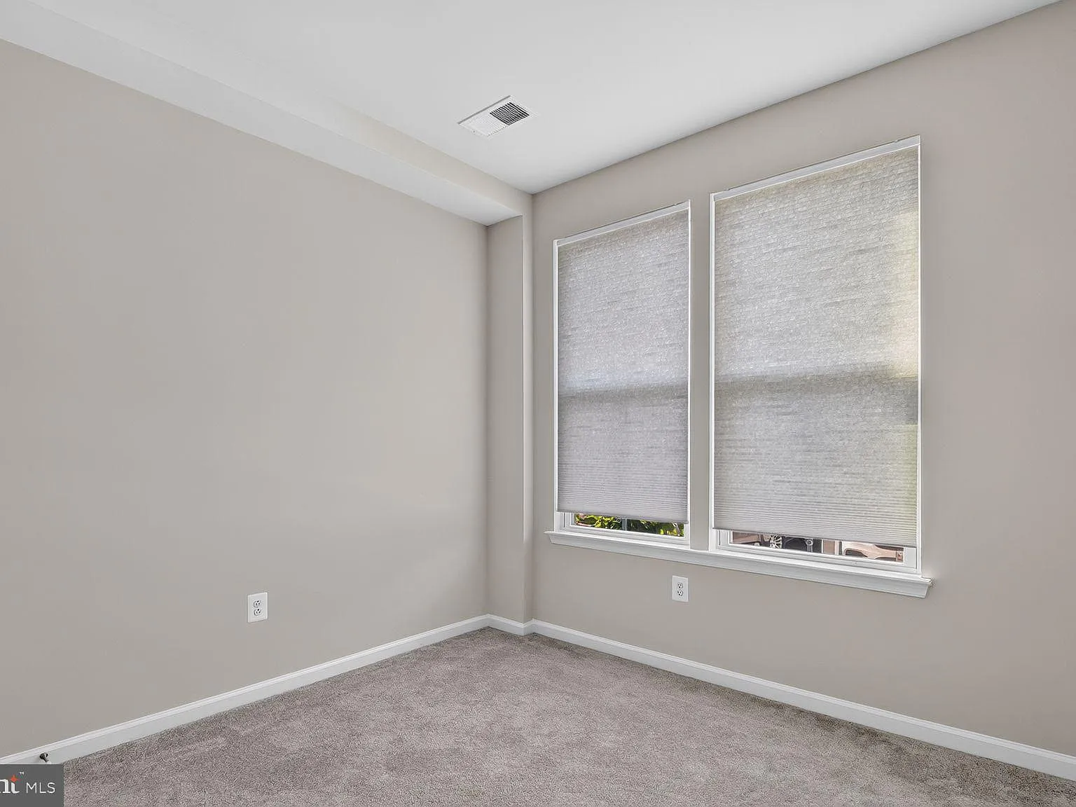 3 bed, 3.5 bath, 1665 sqft, $3,000 — Photo 3