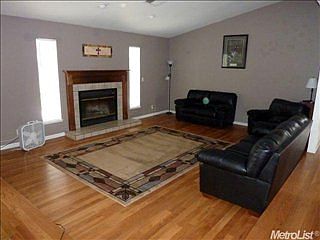 3rd image of 943 Burlwood Ct