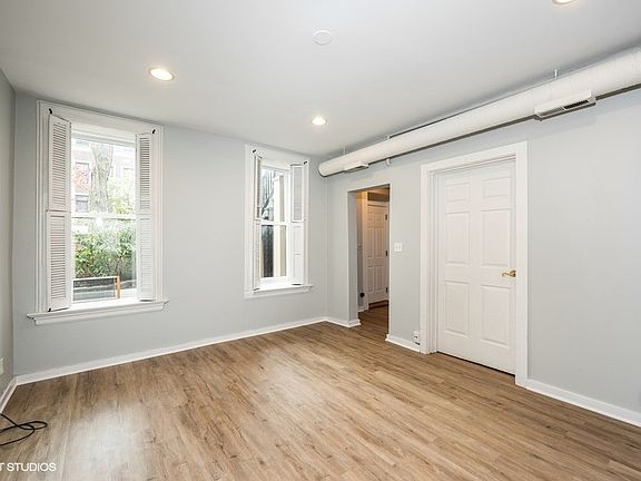 4th image of 952 W Montana St Floor 1