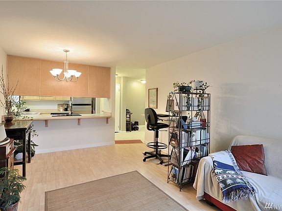 3rd image of 20301 19th Ave NE APT 502