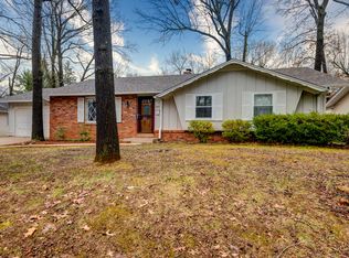 906 S Cavalier Dr, Springfield, MO 65802