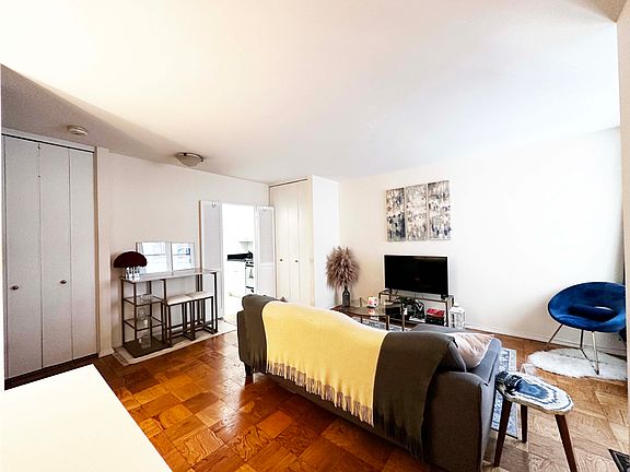 4th image of 159 W 53rd St APT 21A