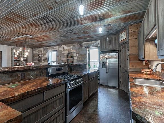 3rd image of 1570 Woodmere Trl