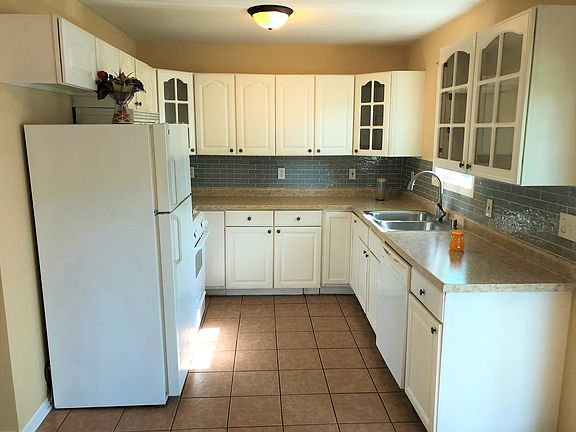 4th image of 200 Glengary Dr