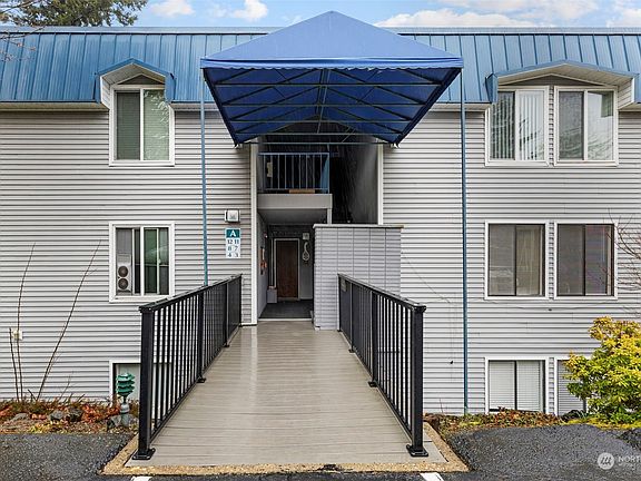 4th image of 924 Shorewood Drive #A-4