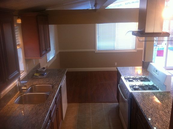 3rd image of 180 El Nido Ave